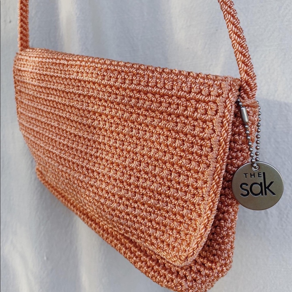 The Sak peach woven shoulder bag 🌷